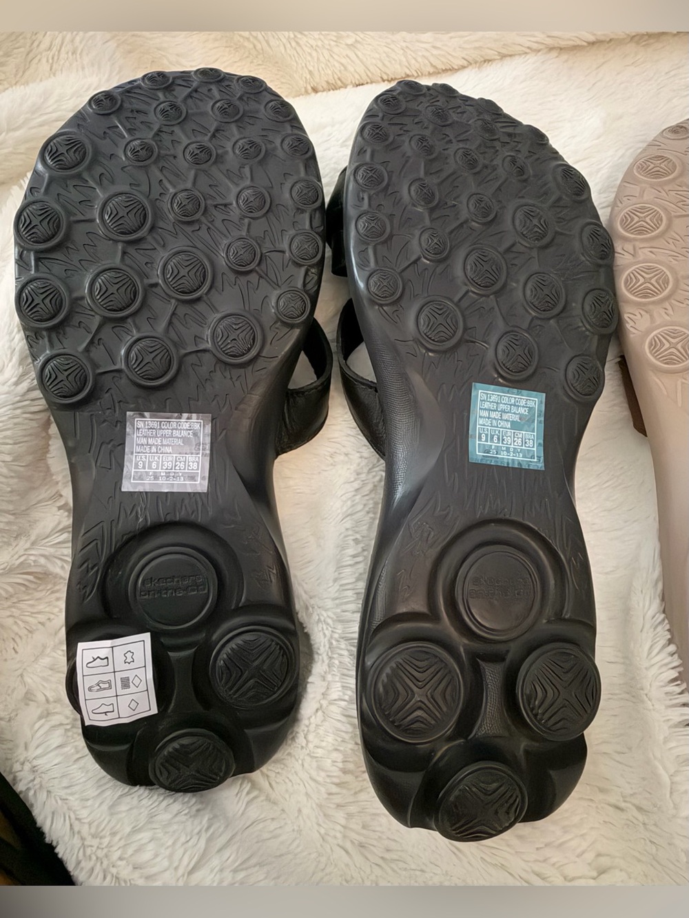 2 Pair Skechers On-The-Go Connect Performance Sandals Size 9 (black is NWT) - Picture 7 of 11